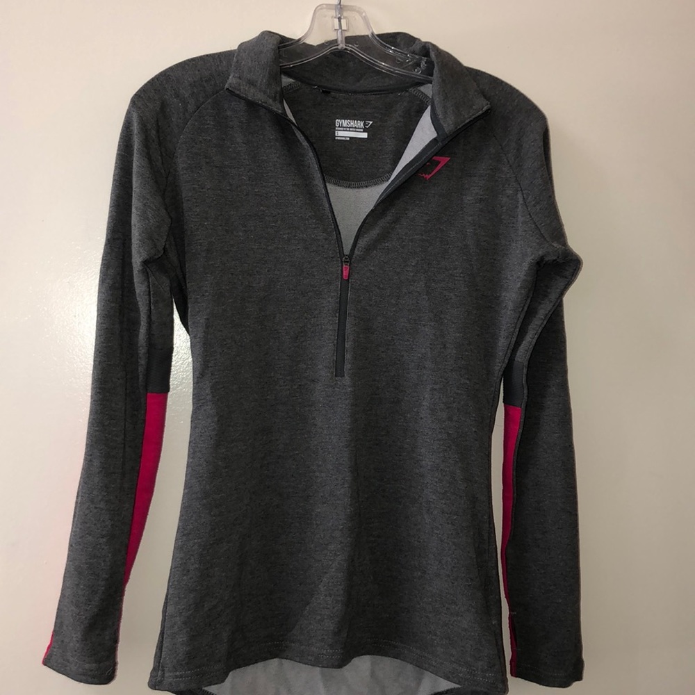Gym shark pullover